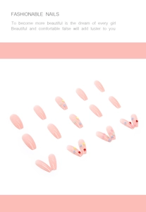 Détails de longs ongles ballerine avec fleurs 3D et base en gelée rose translucide