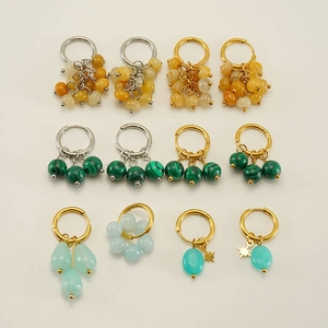 Boucles d'oreilles créoles vintage en acier avec perles naturelles et breloques étoile