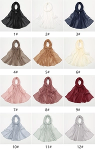 Mehrere Farboptionen für Chiffon-Schals mit 12 verschiedenen Nuancen und Texturen