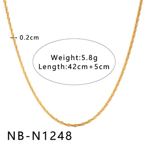 Dettaglio catena intrecciata in acciaio inossidabile 18K oro lunga 42cm e larga 0,2cm