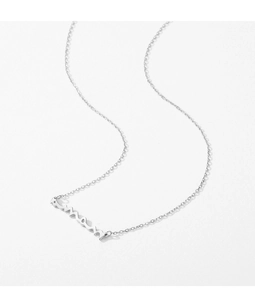 Detailed close-up of S925 sterling silver chain with artistic MOM letter pendant