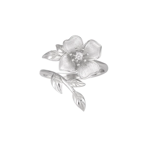 Polished S925 sterling silver flower ring with zircon center on white background