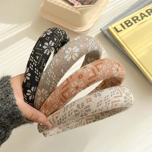 Knitted Wool Headband Vintage Snowflake Pattern Soft Cotton Filled Volumizing Hair Accessory For Women Autumn Winter Handmade