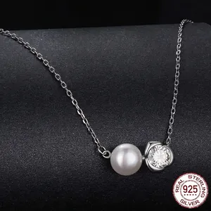 Collier en argent 925 avec perle blanche et pendentif en moissanite étincelante