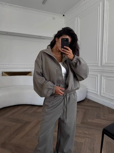 Ensemble 2 pièces femme gris coupe ample avec veste zippée et pantalon jogging
