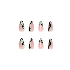 Unghie finte a mandorla con blocchi di colore verde e rosa e motivi a onde nere