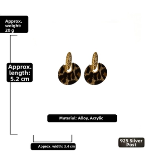 Detailed specs of leopard print acrylic earrings with 925 silver needles and dimensions