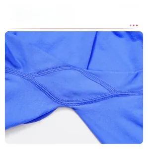 Détail de la structure de l'entrejambe sur short de sport sans couture taille haute