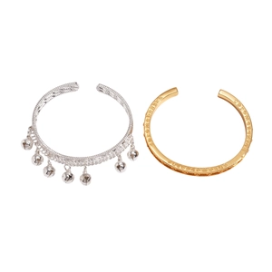 Bracelet jonc ouvert plaqué or 24K et bracelet cloche argenté aux détails géométriques
