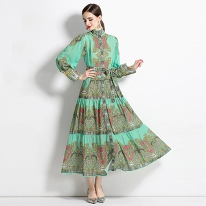 Robe longue vintage vert menthe à imprimé floral, col montant et manches longues
