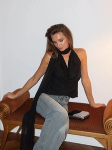 Sexty schwarzes Neckholder Oberteil ärmellos mit langen Bändern aus seidigem Satin