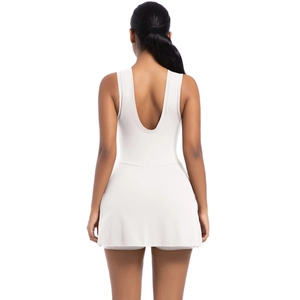 Abito da tennis bianco senza maniche con schiena scoperta e silhouette a trapezio