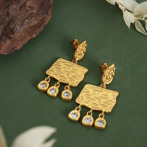 French vintage earrings in 18K gold plated titanium with hammered texture and zircons