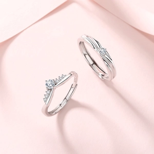 Elegant S925 sterling silver couple rings with crown diamond design and polished finish