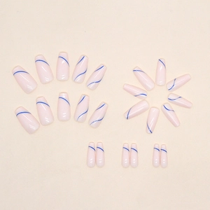 Faux ongles ballerine nude minimalistes avec des lignes ondulées bleu foncé chic