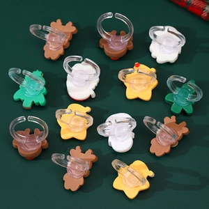 Kerstringset voor kinderen met eland-, sneeuwpop- en boommotieven als kerstcadeau