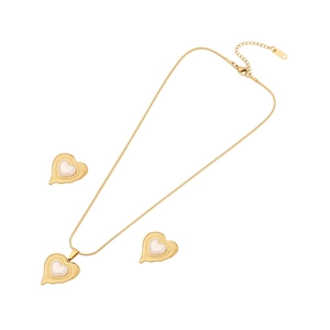 Elegant gold heart jewelry set featuring faux pearl inlay and a sleek snake chain necklace