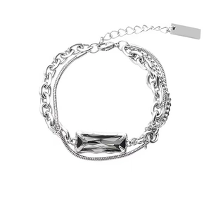 Bracciale argento a doppio strato con una pietra grigia rettangolare e moschettone