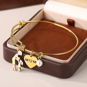 Adjustable gold MOM bracelet with heart charm, pearl and enamel mother-daughter pendant