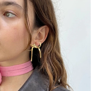 Elegant 18K gold butterfly bow earrings with long snake chain tassels on female model