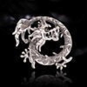 Vintage Drachen-Brosche in Silber-Optik mit detaillierter Textur für Herrenanzüge