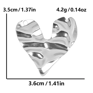 Detailed view of silver heart pendant with size 3.5cm x 3.6cm and weight 4.2g info