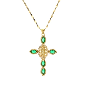 Collier croix religieuse dorée avec pierres marquises vertes et emblème de Marie