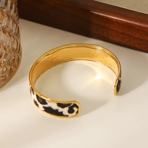 Bracelet jonc ouvert en acier inoxydable doré 18k avec incrustation motif léopard