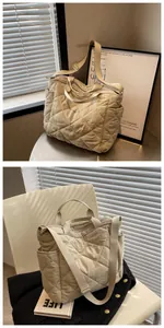 Detailed quilted tote bag with side pockets, adjustable strap and puffer design texture