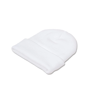 Gros plan d'un bonnet en tricot blanc de haute qualité montrant la texture douce et chaude