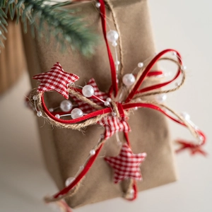 Kit decorativo natalizio con nastro di velluto rosso, perle e stelle scozzesi