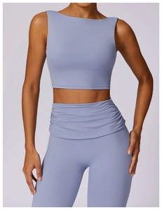 Detail of cross-waist design on high-waisted leggings and breathable yoga crop top