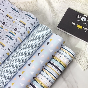 Various patterns of 80g white kraft gift wrapping paper rolls for Valentine's Day and birthdays.