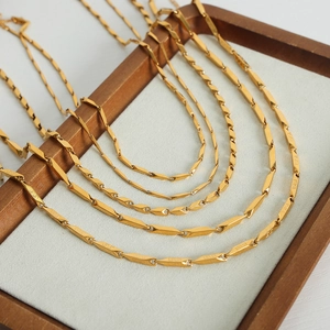 Minimalist gold-plated titanium necklace with geometric long-link design in a luxury tray