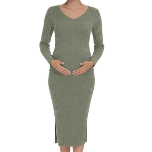 Elegant V-neck knit maternity dress in bean green with slim fit and side slits
