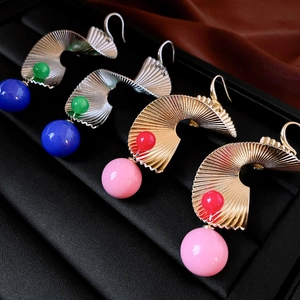 Französische Retro Spirale Fächerform Kupfer Hängeohrringe Mit Bunten Perlen Übertriebener Künstlerischer Geometrischer Schmuck Für Damen