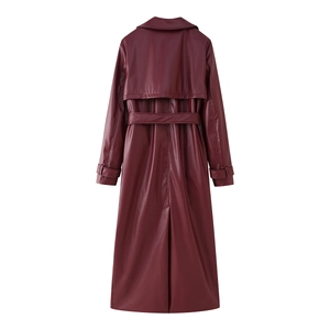 Trench-coat long en similicuir bordeaux pour femme avec ceinture et pattes d'épaule