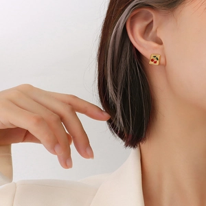 Boucles D'oreilles Puces Carrées Acier Titane Plaqué Or 18K Émail Motif Cerise Rouge Bijoux Minimalistes Pour Femmes