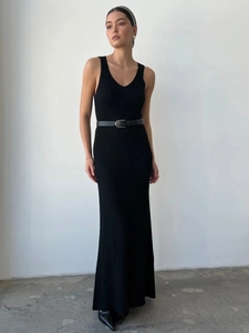 Slim fit black knitted maxi dress with V-neck and wide shoulder straps for women