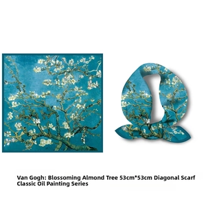 Détail du carré de soie 53cm avec imprimé Amandier de Van Gogh et texture sergé croisé