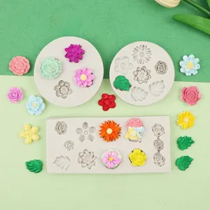 Detailansicht der 3-teiligen Silikonformen für DIY-Ton- und Fondant-Rosenmuster