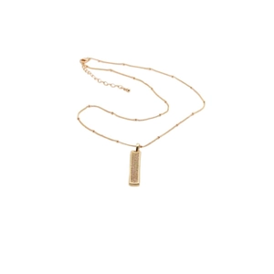 Collier doré élégant avec pendentif rectangulaire en zircon sur fine chaîne à billes