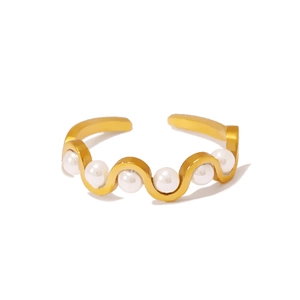 Gold-plated stainless steel wavy ring featuring six pearls in a stackable geometric design