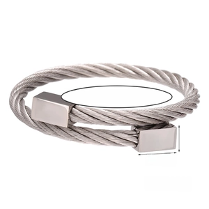 Zilveren roestvrijstalen kabelarmband met driekleurige vierkante accenten