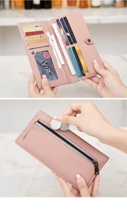 Détail du portefeuille long en similicuir rose avec fentes pour cartes et poche zippée