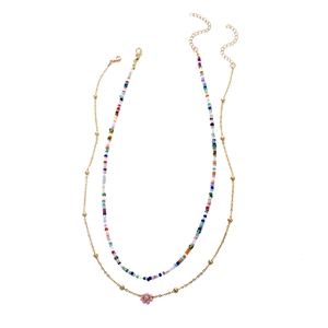 Collier double rang marguerite avec perles colorées et chaîne à billes dorée pour femme