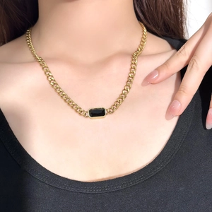 Hip hop gold chunky Cuban chain necklace featuring a rectangular black gemstone pendant