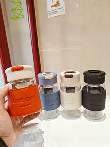 Detail of glass water bottle with four colors of leather heat-resistant sleeves