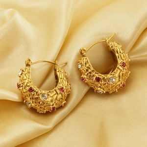 18K gold plated U-shaped earrings with woven texture and pink crystals on silk