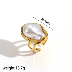 Bague dorée en acier inoxydable avec perle irrégulière taille 26.4mm 13.7g
